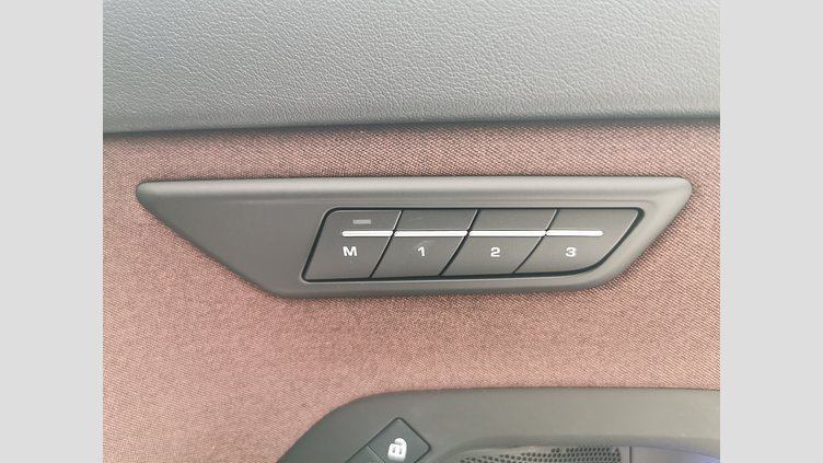 2023 認定中古車 Jaguar E-Pace ポルトフィーノブルー D200 AWD（オートマチック）MHEV R-DYNAMIC HSE