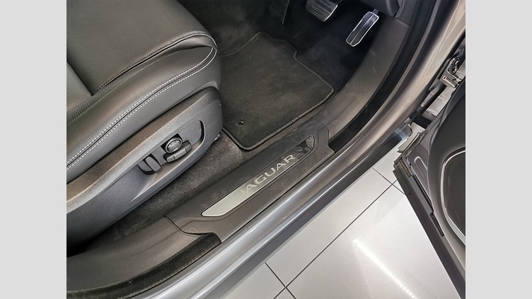 2023 認定中古車 Jaguar F-Pace アイガーグレイ P250 AWD（オートマチック） R-DYNAMIC SE