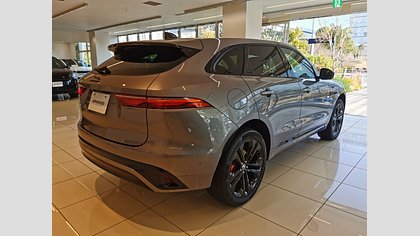 F-Pace 13