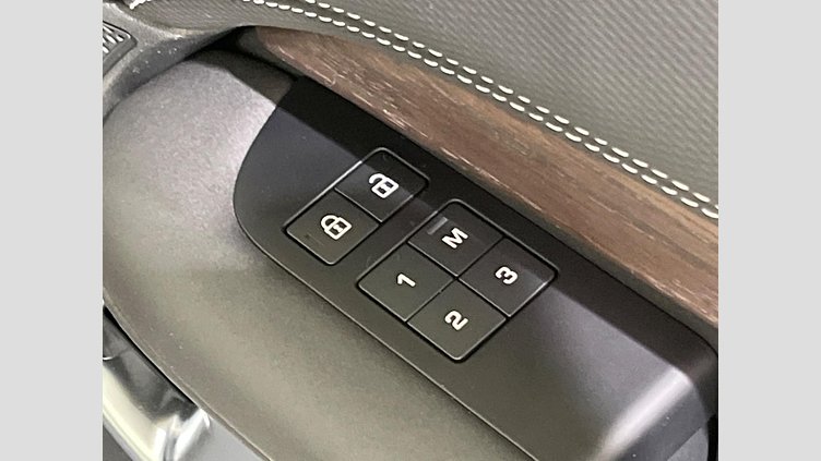 2022 認定中古車 Land Rover Discovery Santorini Black 3.0 litre i6D​ Ｒ－ダイナミック ＨＳＥ Ｄ３００