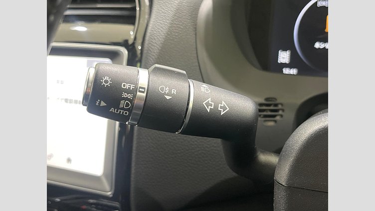 2017 認定中古車 Jaguar XE Fuji White RWD ピュア