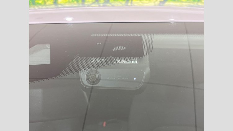 2017 認定中古車 Jaguar XE Fuji White RWD ピュア