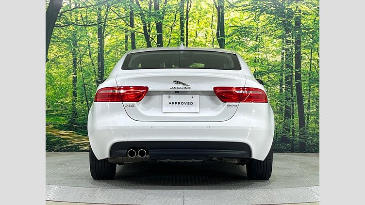2017 認定中古車 Jaguar XE Fuji White RWD ピュア