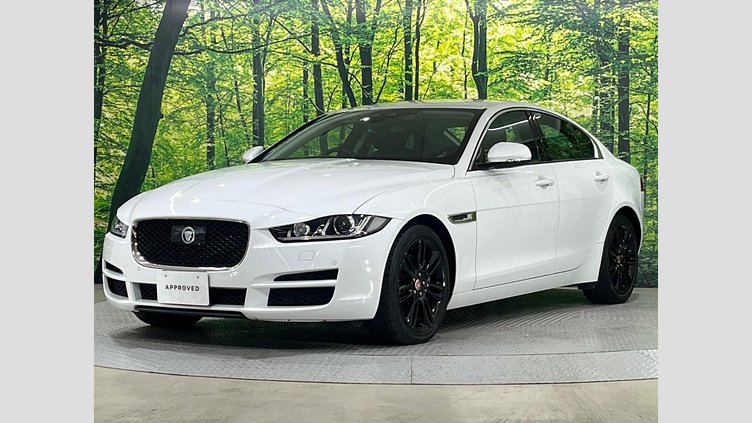 2017 認定中古車 Jaguar XE Fuji White RWD ピュア