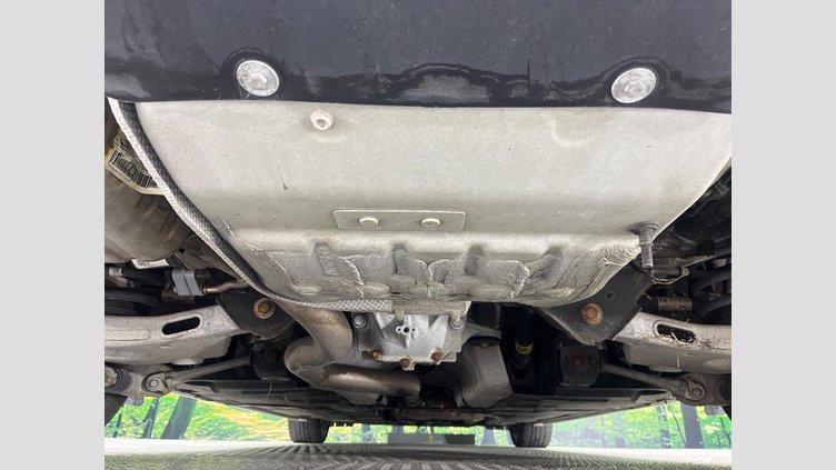 2017 認定中古車 Jaguar XE Fuji White RWD ピュア