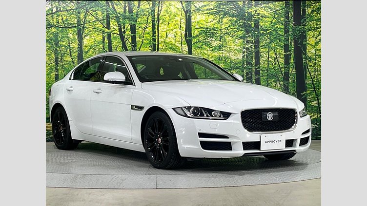 2017 認定中古車 Jaguar XE Fuji White RWD ピュア