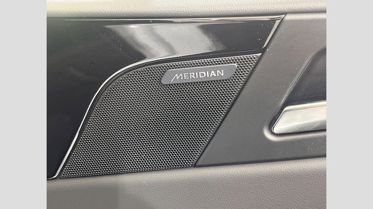 2017 認定中古車 Jaguar XE Fuji White RWD ピュア