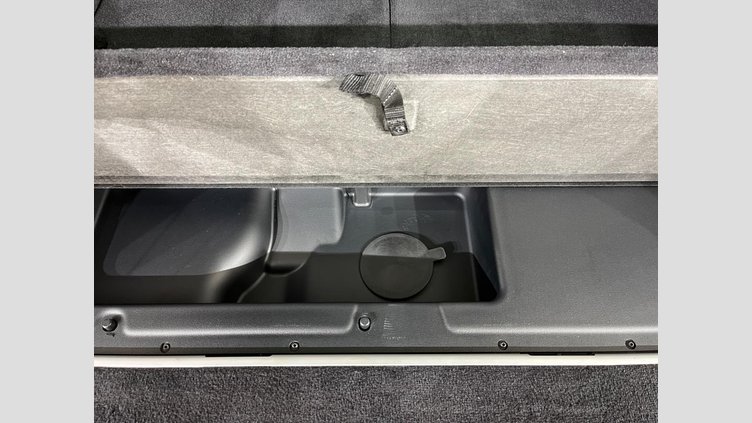 2018 認定中古車 Land Rover Discovery Fuji White 3.0 V6 Dsl Mono Turbo Std Flow HSE