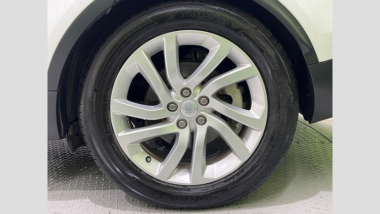 2018 認定中古車 Land Rover Discovery Fuji White 3.0 V6 Dsl Mono Turbo Std Flow HSE