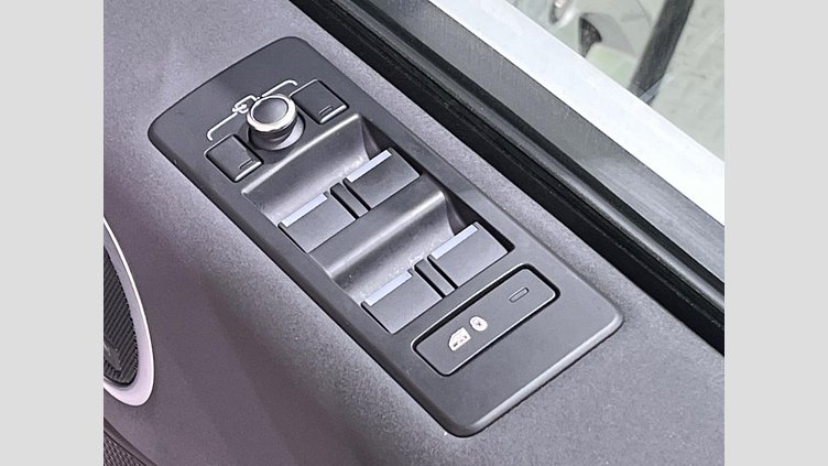 2018 認定中古車 Land Rover Discovery Fuji White 3.0 V6 Dsl Mono Turbo Std Flow HSE