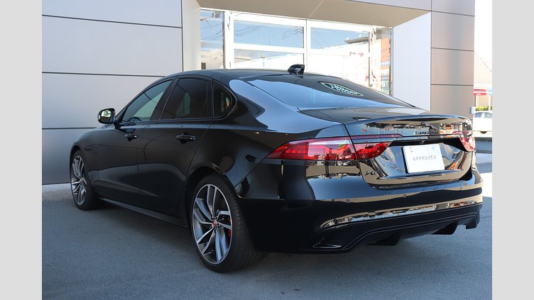 2022 認定中古車 Jaguar XF サントリーニブラック P250 RWD （オートマチック） SALOON R-DYNAMIC SE