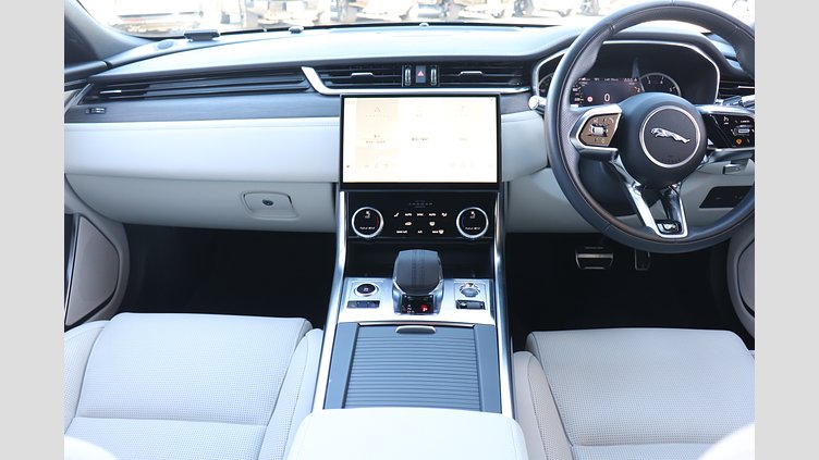 2022 認定中古車 Jaguar XF サントリーニブラック P250 RWD （オートマチック） SALOON R-DYNAMIC SE