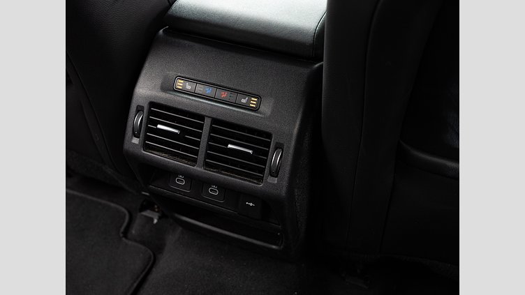 2024 認定中古車 Land Rover Discovery Sport オストゥーニパールホワイト D200マイルドハイブリッド（ディーゼル） DYNAMIC SE　D200　７人乗り