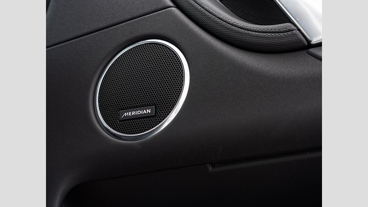 2024 認定中古車 Land Rover Discovery Sport オストゥーニパールホワイト D200マイルドハイブリッド（ディーゼル） DYNAMIC SE　D200　７人乗り