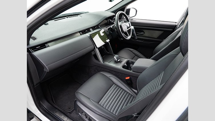 2024 認定中古車 Land Rover Discovery Sport オストゥーニパールホワイト D200マイルドハイブリッド（ディーゼル） DYNAMIC SE　D200　７人乗り