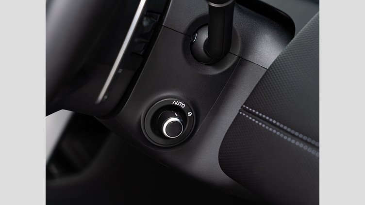 2024 認定中古車 Land Rover Discovery Sport オストゥーニパールホワイト D200マイルドハイブリッド（ディーゼル） DYNAMIC SE　D200　７人乗り