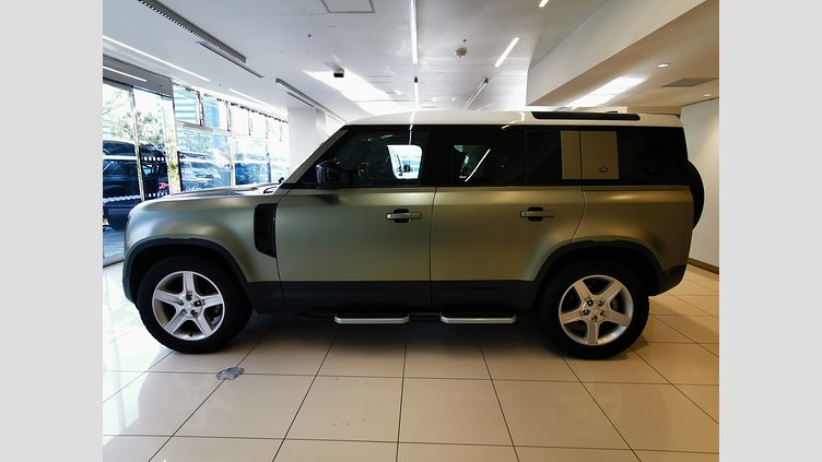 2020 認定中古車 Land Rover Defender 110 Pangea Green 2.0 litre i4P Petrol SE　P300