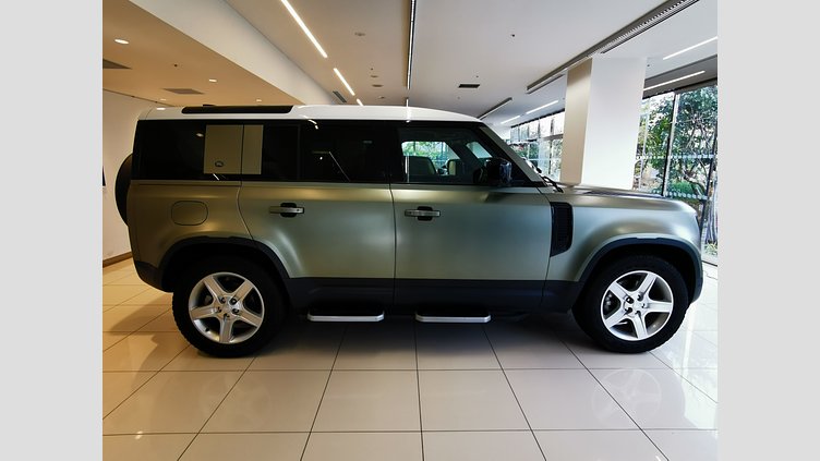 2020 認定中古車 Land Rover Defender 110 Pangea Green 2.0 litre i4P Petrol SE　P300