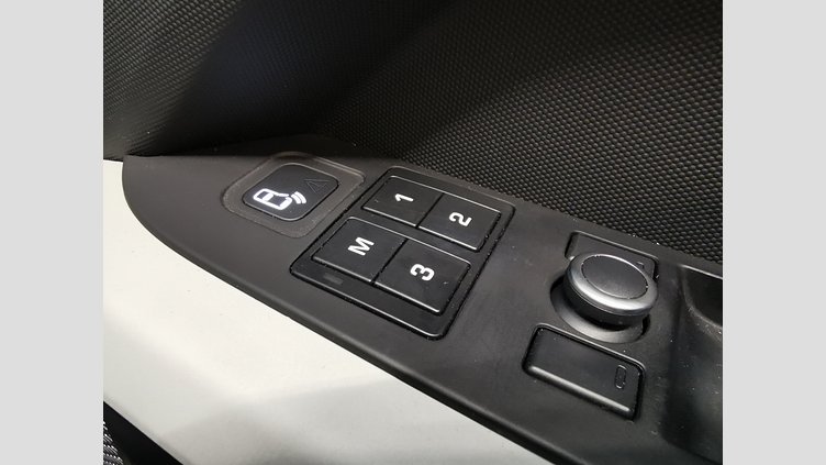 2020 認定中古車 Land Rover Defender 110 Pangea Green 2.0 litre i4P Petrol SE　P300