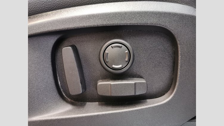 2020 認定中古車 Land Rover Defender 110 Pangea Green 2.0 litre i4P Petrol SE　P300