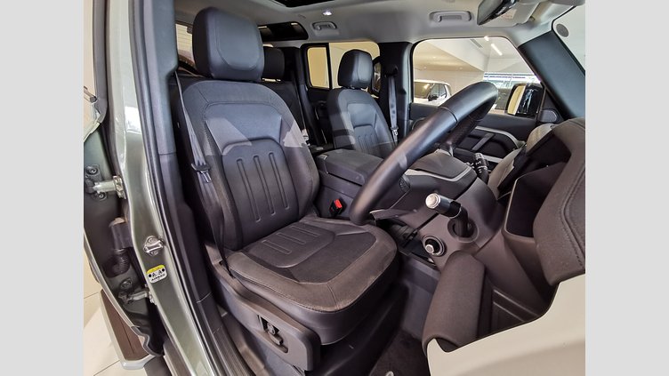 2020 認定中古車 Land Rover Defender 110 Pangea Green 2.0 litre i4P Petrol SE　P300
