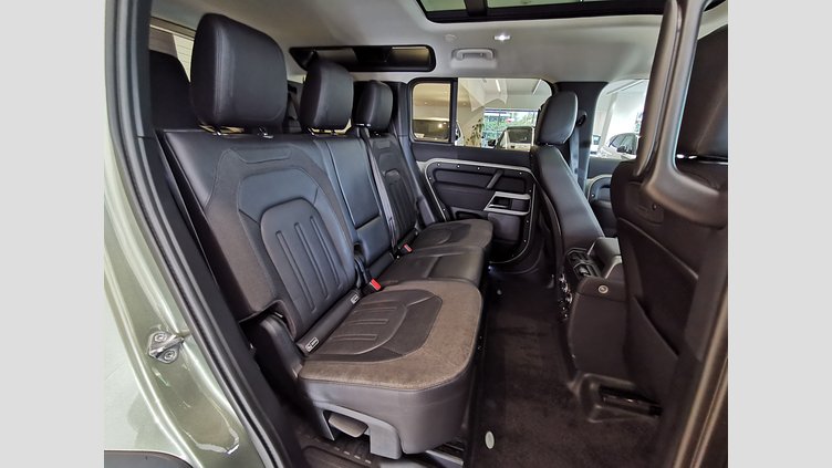 2020 認定中古車 Land Rover Defender 110 Pangea Green 2.0 litre i4P Petrol SE　P300
