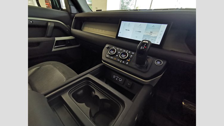 2020 認定中古車 Land Rover Defender 110 Pangea Green 2.0 litre i4P Petrol SE　P300