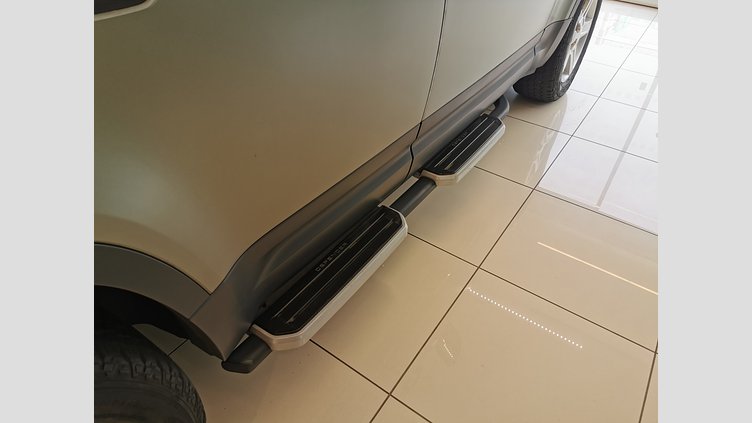 2020 認定中古車 Land Rover Defender 110 Pangea Green 2.0 litre i4P Petrol SE　P300