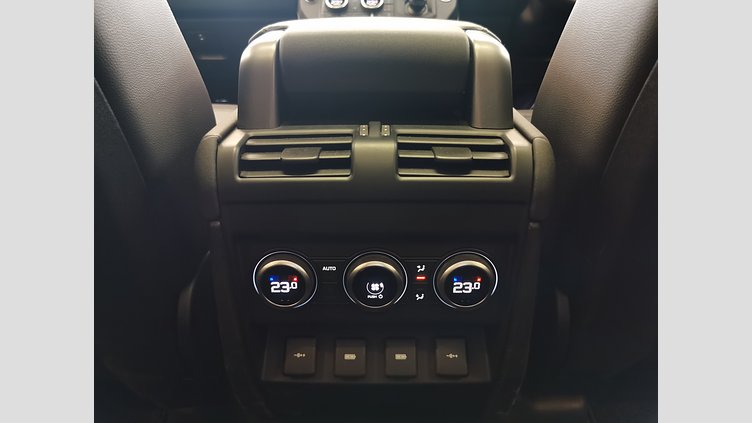 2020 認定中古車 Land Rover Defender 110 Pangea Green 2.0 litre i4P Petrol SE　P300