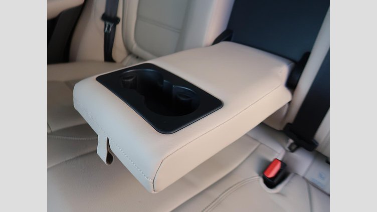 2018 認定中古車 Jaguar F-Pace ポルトフィーノブルー 2Lガソリンエンジン プレステージ