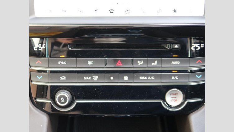 2018 認定中古車 Jaguar F-Pace ポルトフィーノブルー 2Lガソリンエンジン プレステージ