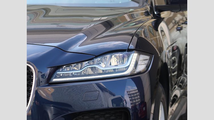 2018 認定中古車 Jaguar F-Pace ポルトフィーノブルー 2Lガソリンエンジン プレステージ