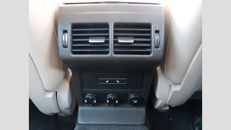 2018 認定中古車 Jaguar F-Pace ポルトフィーノブルー 2Lガソリンエンジン プレステージ