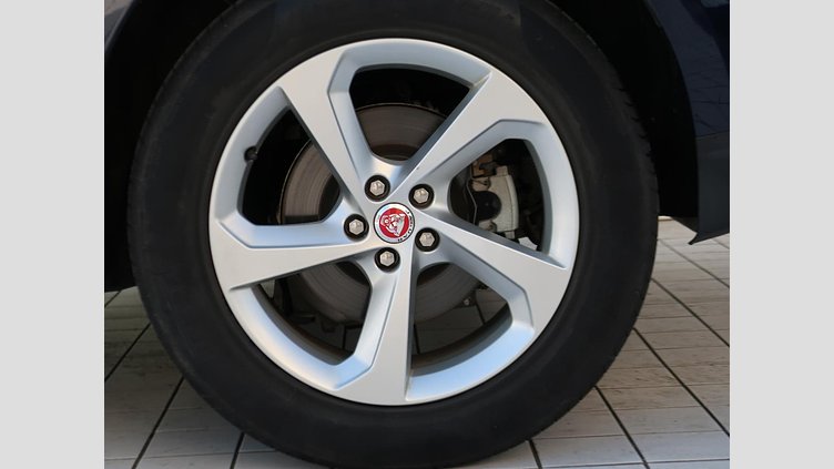 2018 認定中古車 Jaguar F-Pace ポルトフィーノブルー 2Lガソリンエンジン プレステージ