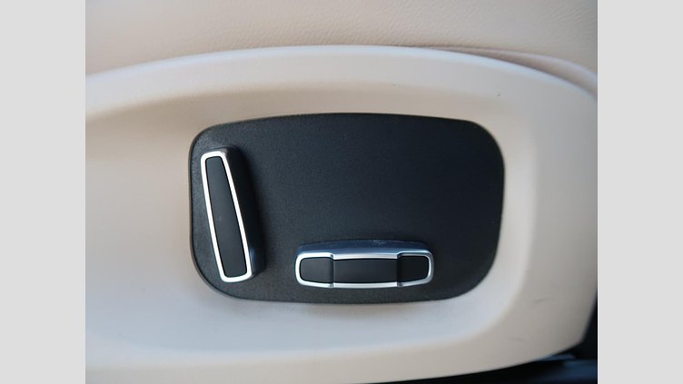 2018 認定中古車 Jaguar F-Pace ポルトフィーノブルー 2Lガソリンエンジン プレステージ