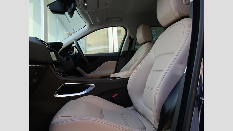 2018 認定中古車 Jaguar F-Pace ポルトフィーノブルー 2Lガソリンエンジン プレステージ