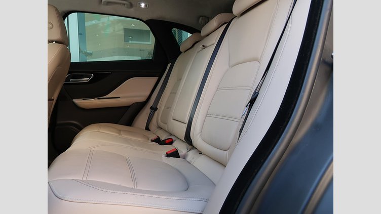 2018 認定中古車 Jaguar F-Pace ポルトフィーノブルー 2Lガソリンエンジン プレステージ