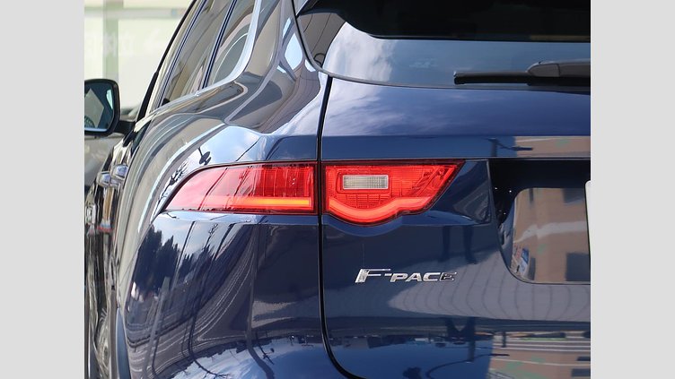 2018 認定中古車 Jaguar F-Pace ポルトフィーノブルー 2Lガソリンエンジン プレステージ