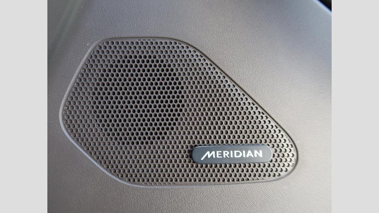 2018 認定中古車 Jaguar F-Pace ポルトフィーノブルー 2Lガソリンエンジン プレステージ