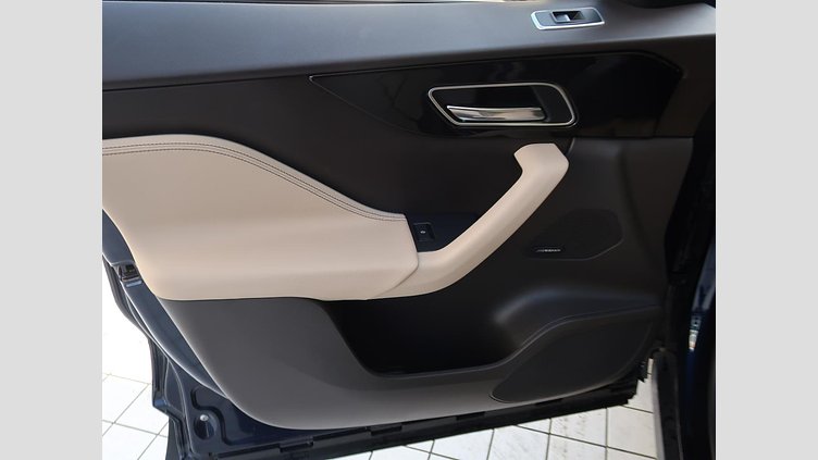 2018 認定中古車 Jaguar F-Pace ポルトフィーノブルー 2Lガソリンエンジン プレステージ