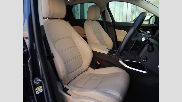 2018 認定中古車 Jaguar F-Pace ポルトフィーノブルー 2Lガソリンエンジン プレステージ