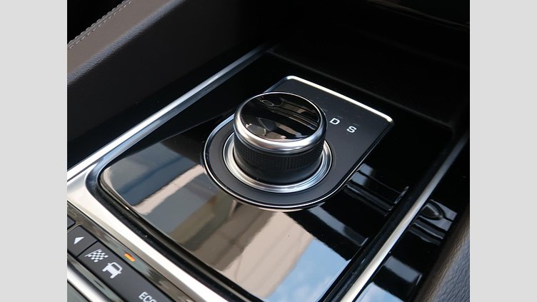 2018 認定中古車 Jaguar F-Pace ポルトフィーノブルー 2Lガソリンエンジン プレステージ