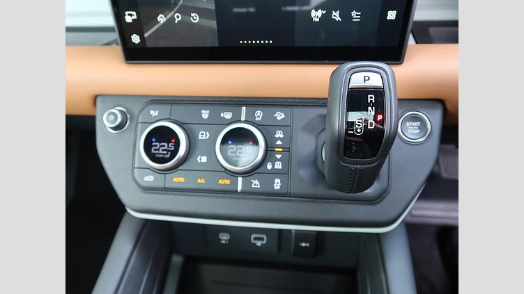 2024 認定中古車 Land Rover Defender 90 カルパチアングレイ ３Lディーゼルエンジン Ｘ－ダイナミックＨＳＥ Ｄ３５０ エアサスペンション装着車