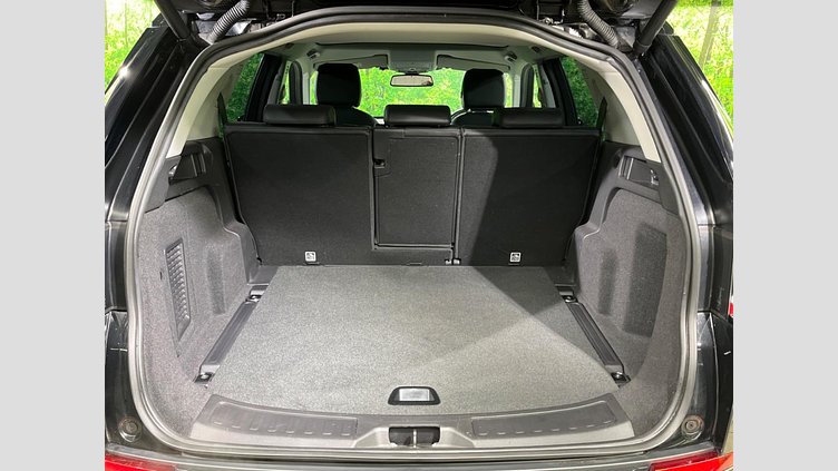 2016 認定中古車 Land Rover Discovery Sport Santorini Black 2.0 litre Si4 Petrol SE