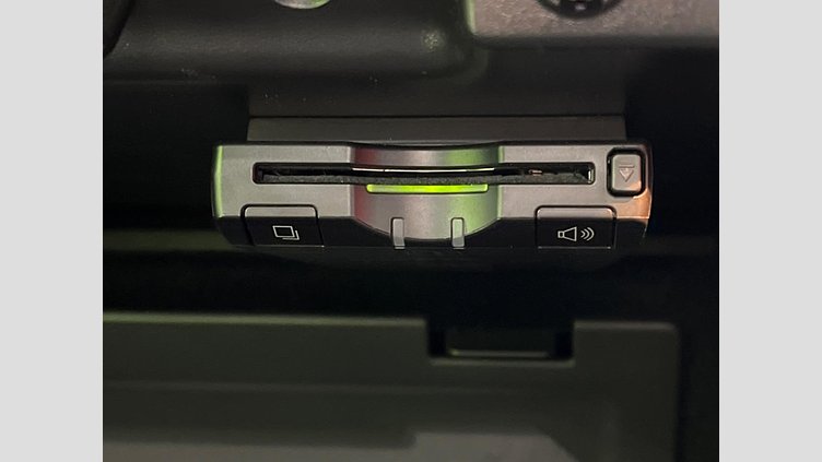 2016 認定中古車 Land Rover Discovery Sport Santorini Black 2.0 litre Si4 Petrol SE