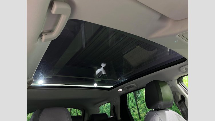 2016 認定中古車 Land Rover Discovery Sport Santorini Black 2.0 litre Si4 Petrol SE