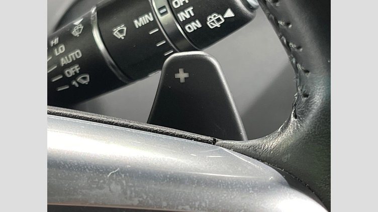 2016 認定中古車 Land Rover Discovery Sport Santorini Black 2.0 litre Si4 Petrol SE