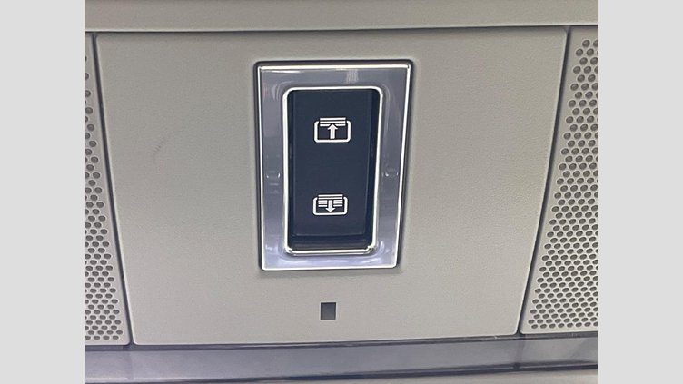 2016 認定中古車 Land Rover Discovery Sport Santorini Black 2.0 litre Si4 Petrol SE