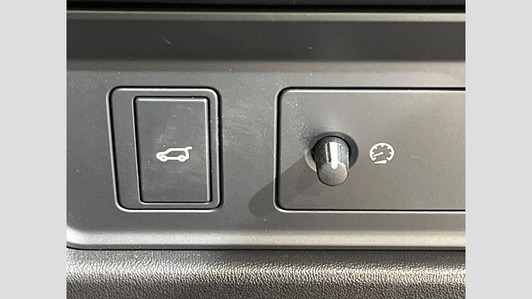 2016 認定中古車 Land Rover Discovery Sport Santorini Black 2.0 litre Si4 Petrol SE