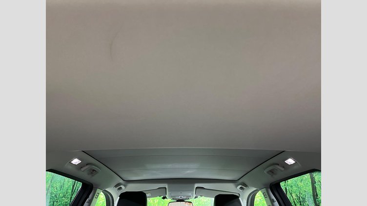 2016 認定中古車 Land Rover Discovery Sport Santorini Black 2.0 litre Si4 Petrol SE